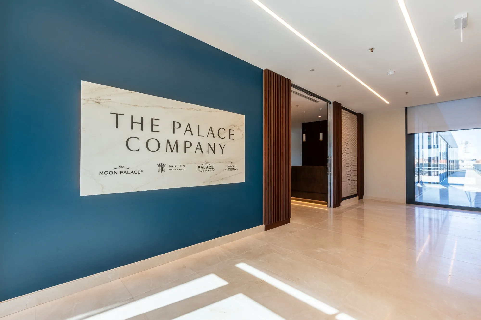 hq-the-palace-company-milano-ingresso-branding