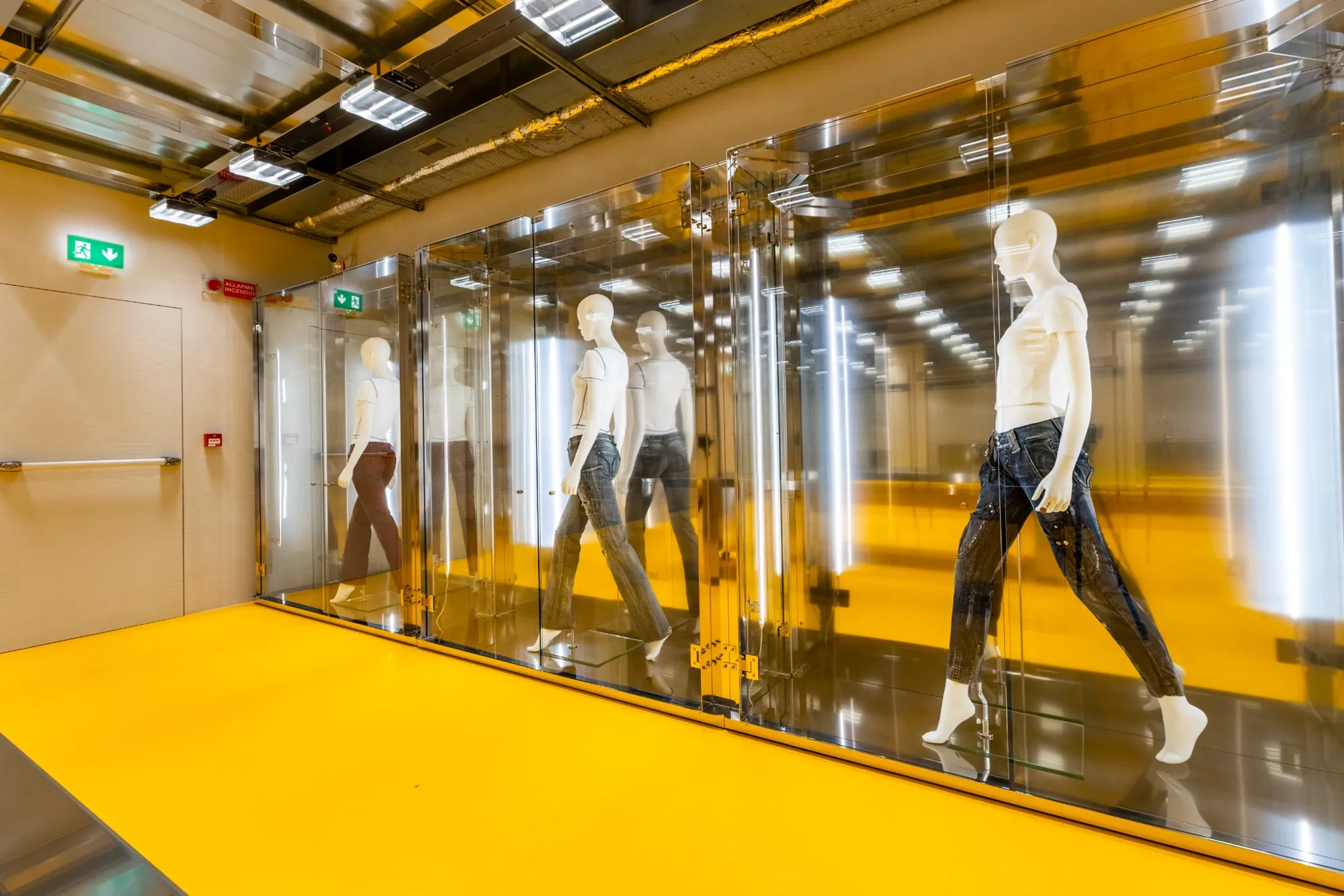 miss-sixty-milano-finiture-arredi-metallici