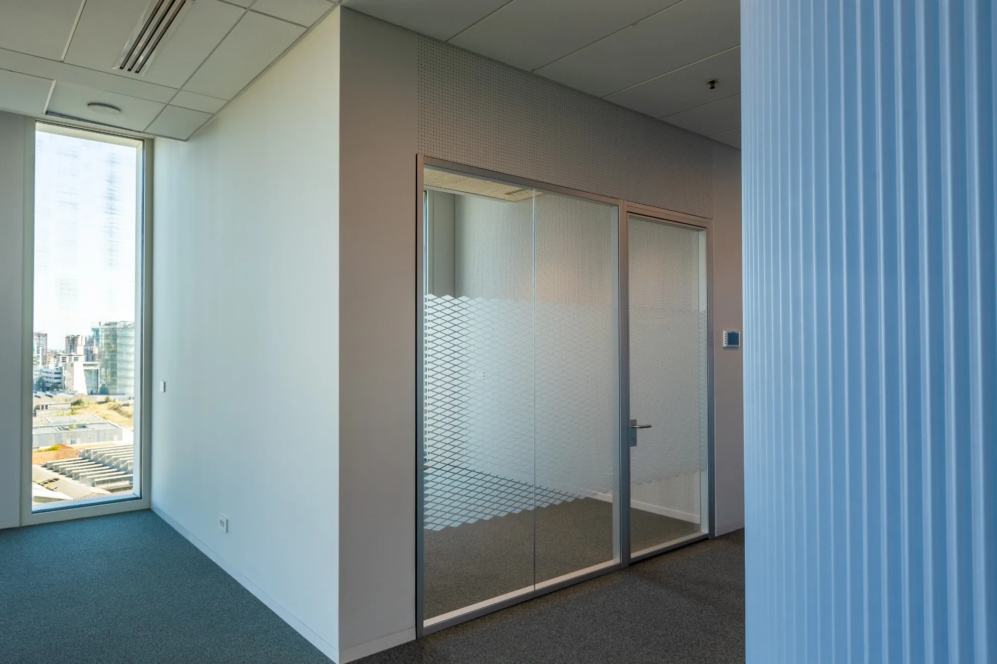 office-fit-out-hq-dow-italy-milano-phone-booth