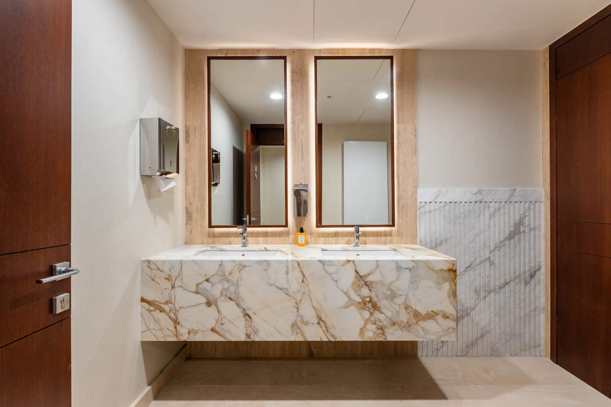 office-fit-out-the-palace-company-milano-area-servizi