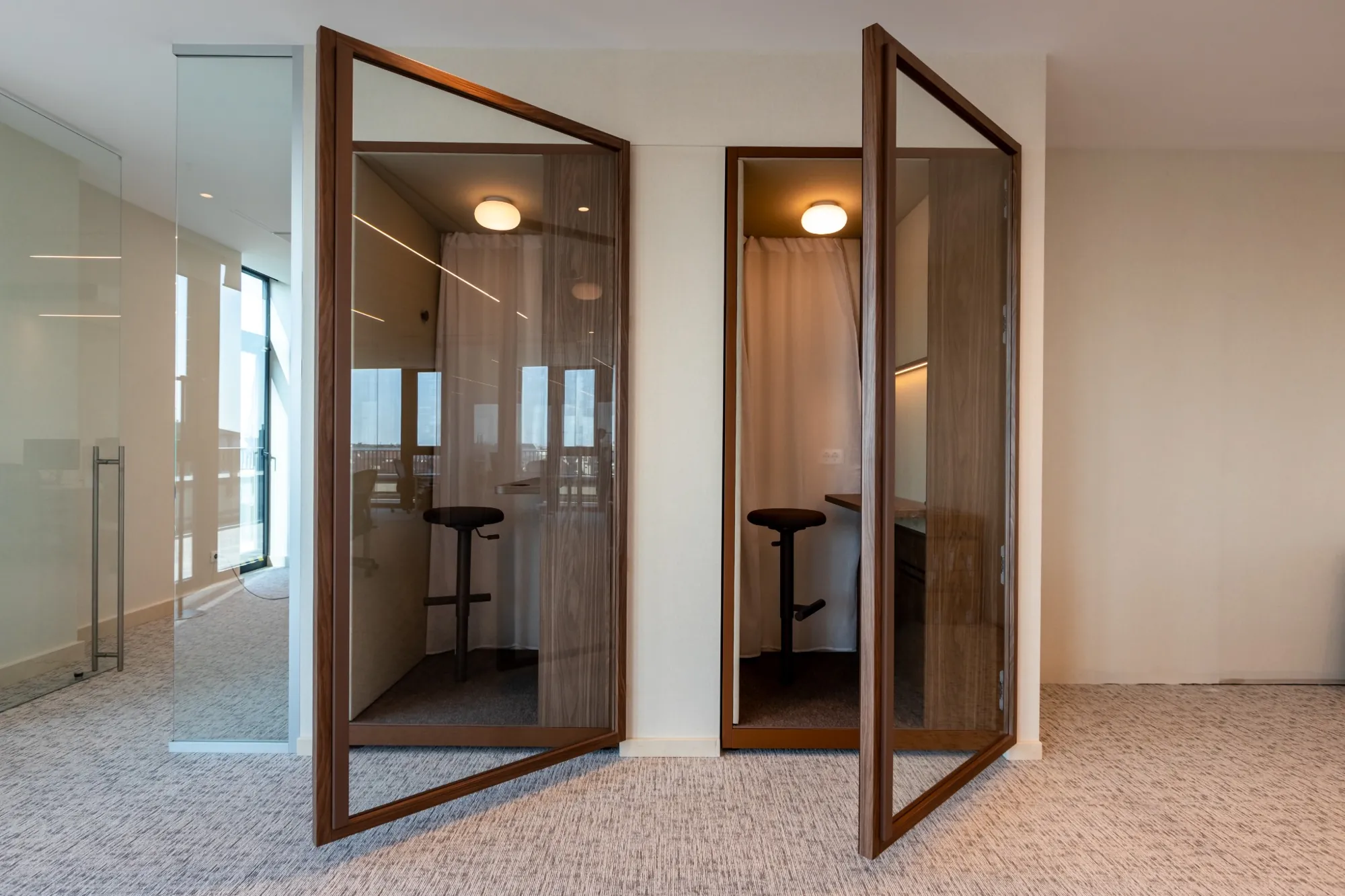 office-fit-out-the-palace-company-milano-phone-booth